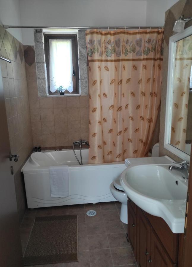 Meterizi Guesthouse Varvítsa Екстериор снимка